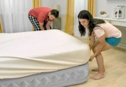 Intex Supreme Air Flow Luchtbed - Queensize - Ingebouwde Elektrische Pomp -Camping Verkoopwinkel 1320 1900 64490 inuse1 2020 300